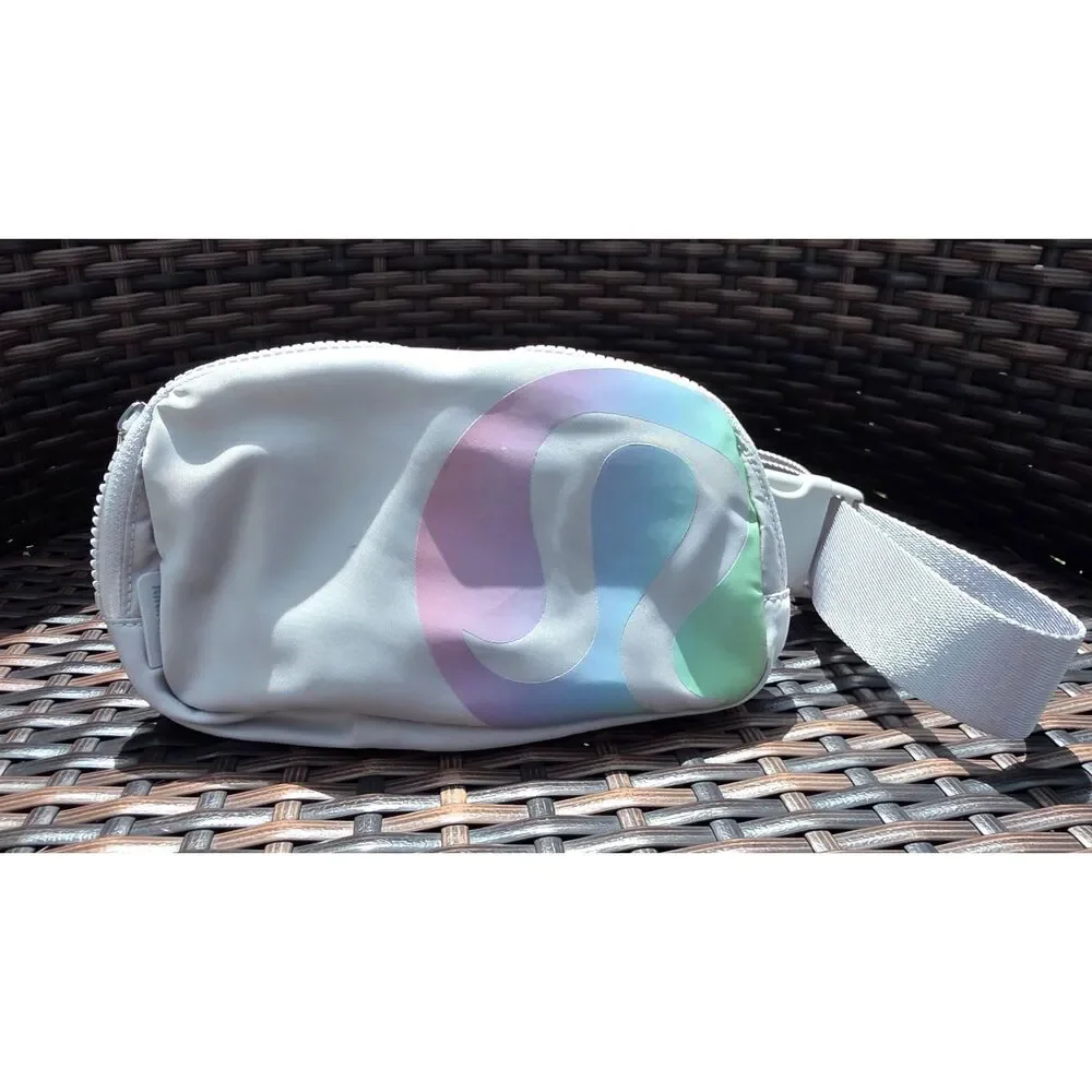 Lululemon Everywhere Belt Bag 1L Vapor/Persian Violet